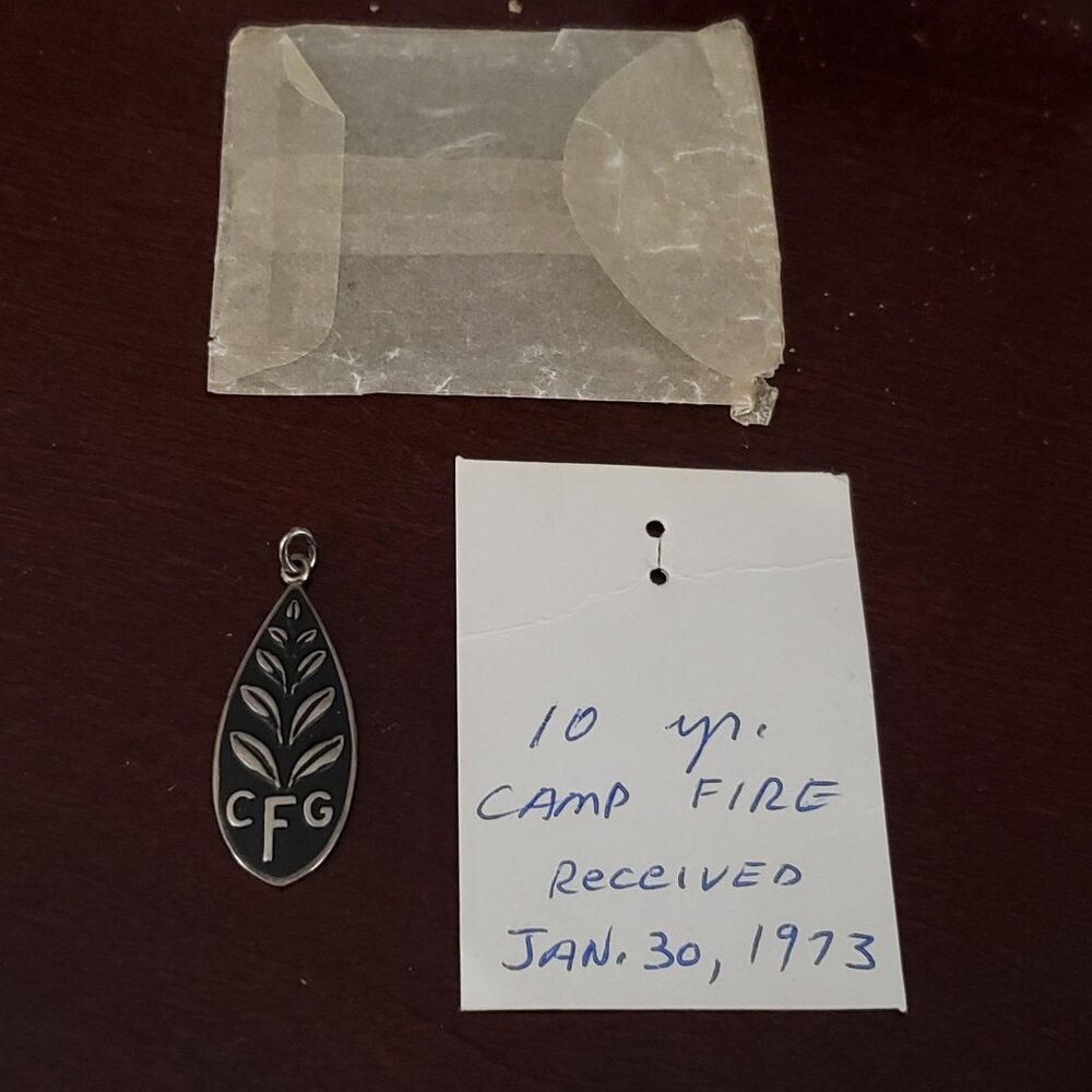 Award Charm Camp Fire Girls 10 year membership 1973 Vintage Fraternal - Picture 3 of 4